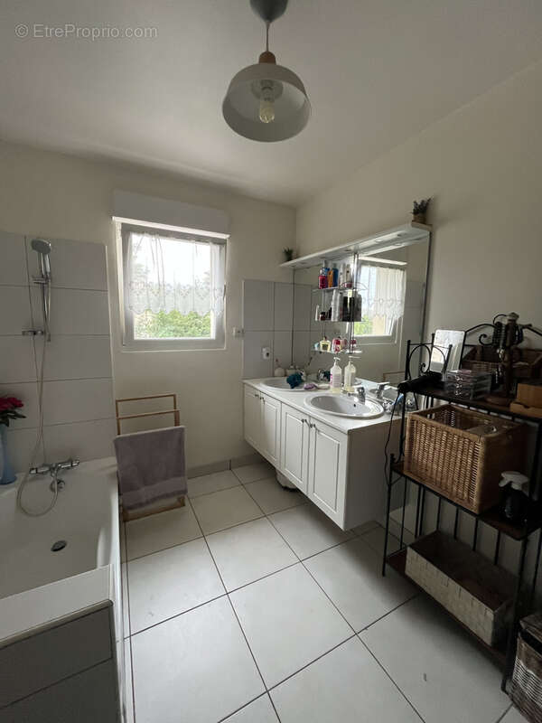 Maison à SAINT-CYR-LA-ROCHE