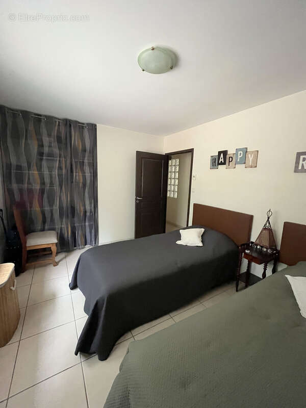 Maison à SAINT-CYR-LA-ROCHE