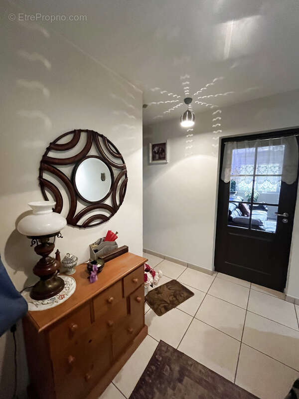 Maison à SAINT-CYR-LA-ROCHE