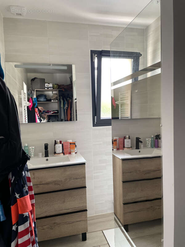 Maison à LE MAYET-DE-MONTAGNE