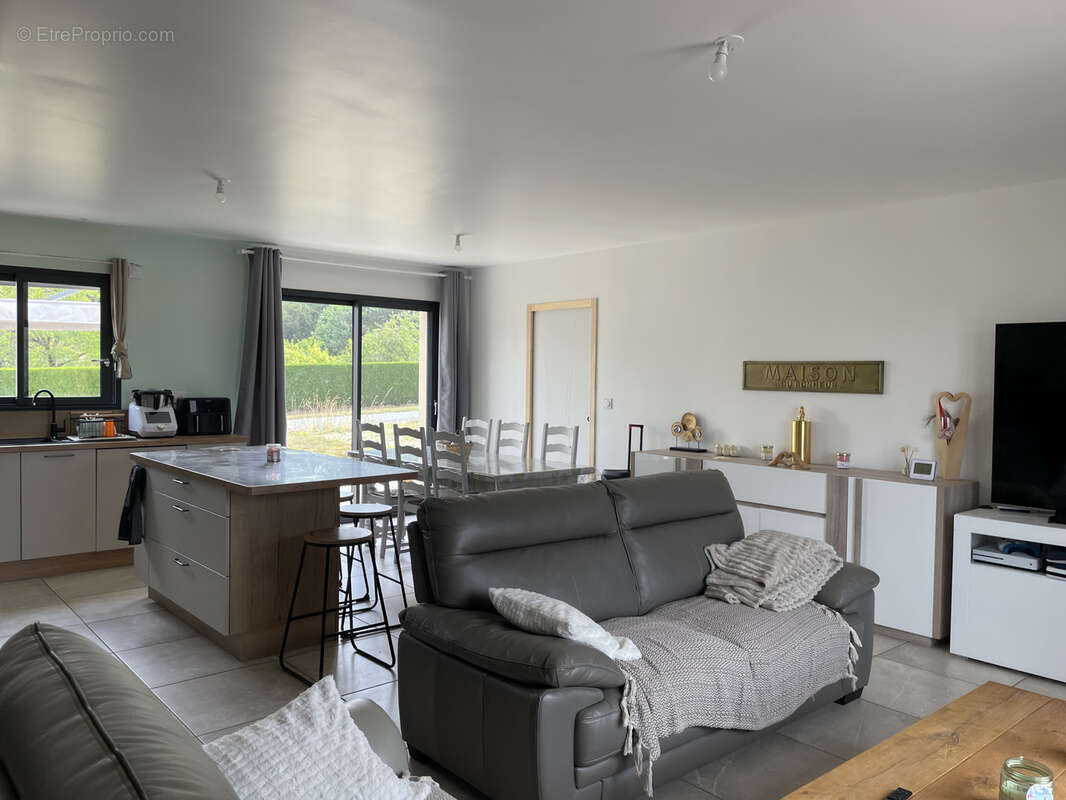 Maison à LE MAYET-DE-MONTAGNE