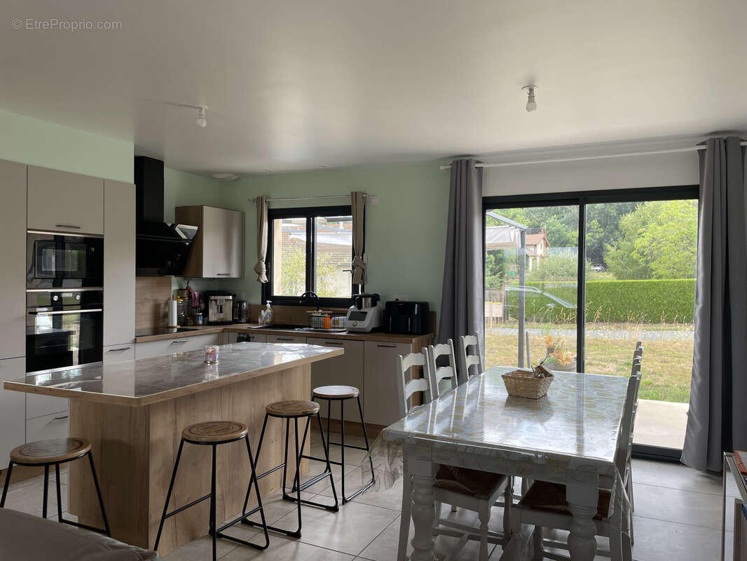 Maison à LE MAYET-DE-MONTAGNE