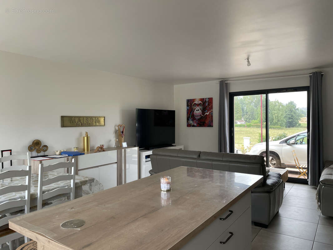 Maison à LE MAYET-DE-MONTAGNE