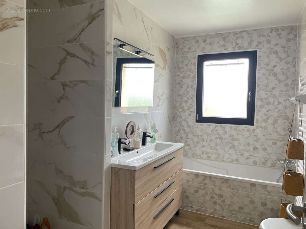 Maison à LE MAYET-DE-MONTAGNE