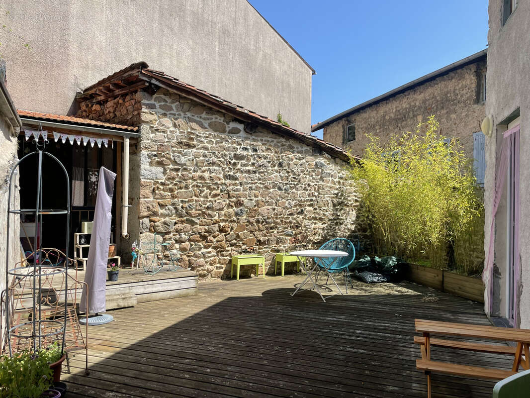 Maison à SAINT-JUST-EN-CHEVALET