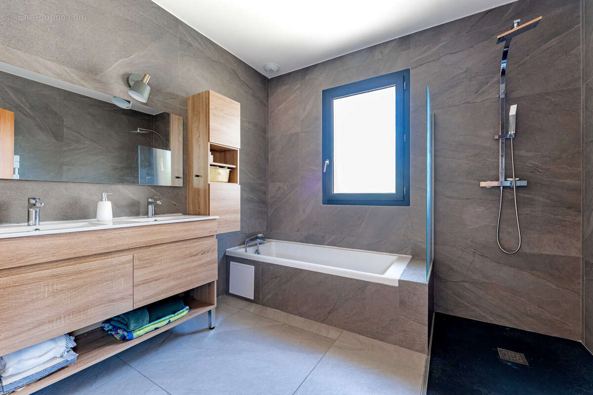 Maison à FRANCHEVILLE