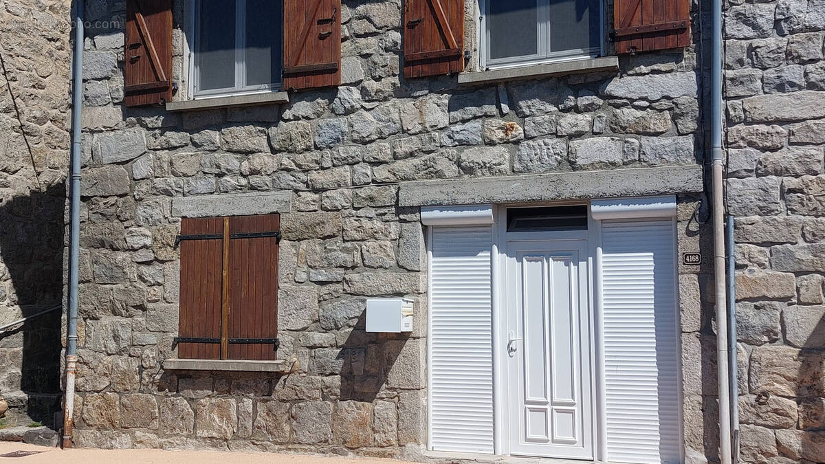 Maison à SAINT-JULIEN-BOUTIERES