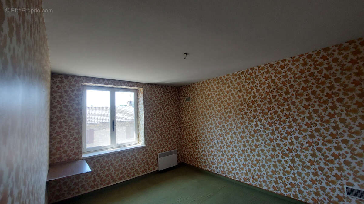 Maison à SAINT-JULIEN-BOUTIERES