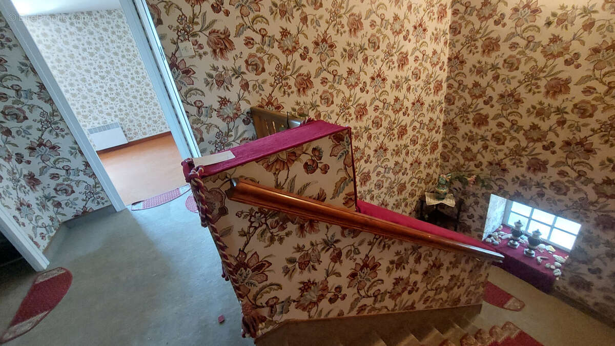 Maison à SAINT-JULIEN-BOUTIERES