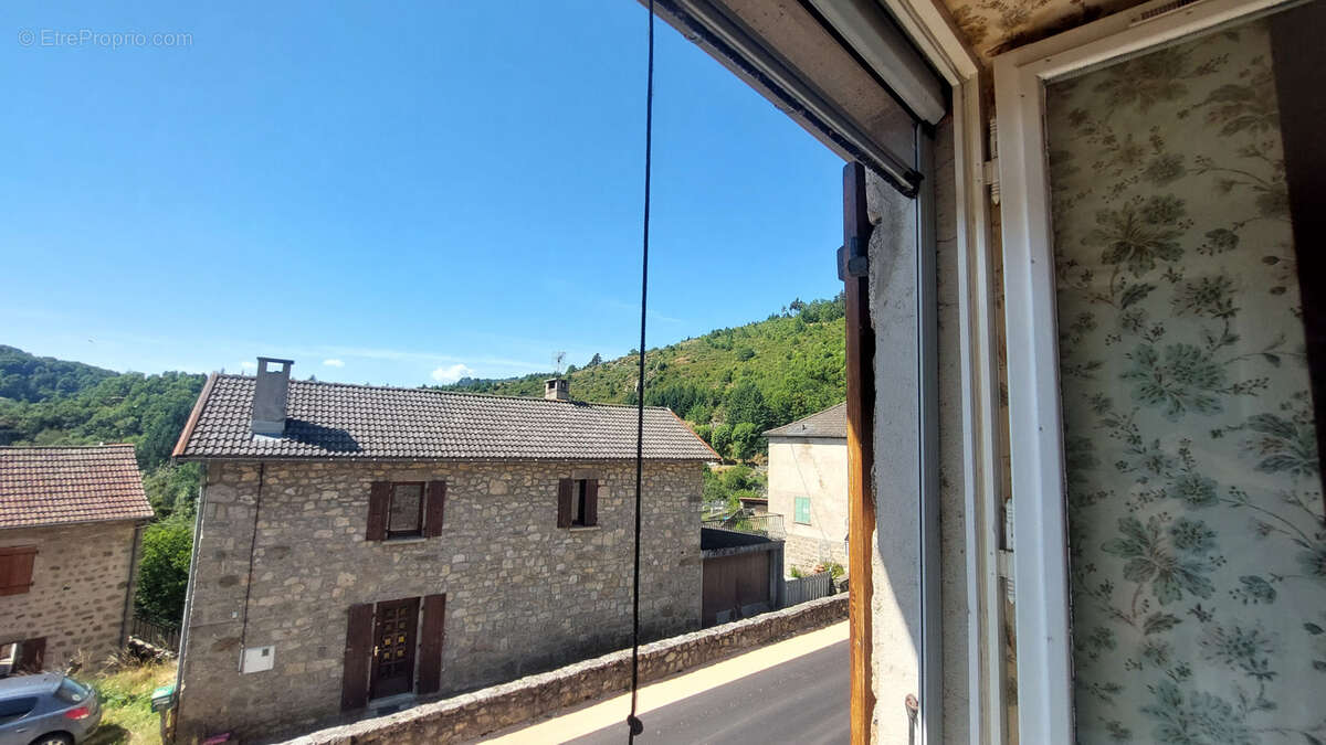 Maison à SAINT-JULIEN-BOUTIERES