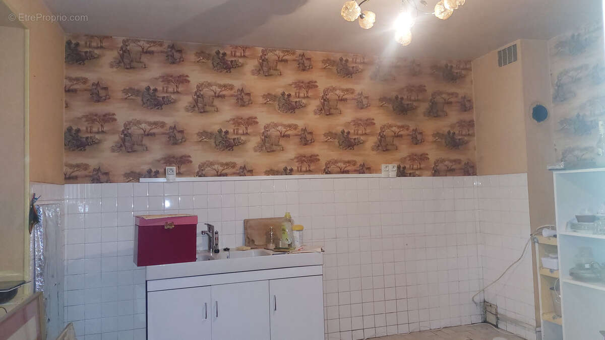 Maison à SAINT-JULIEN-BOUTIERES