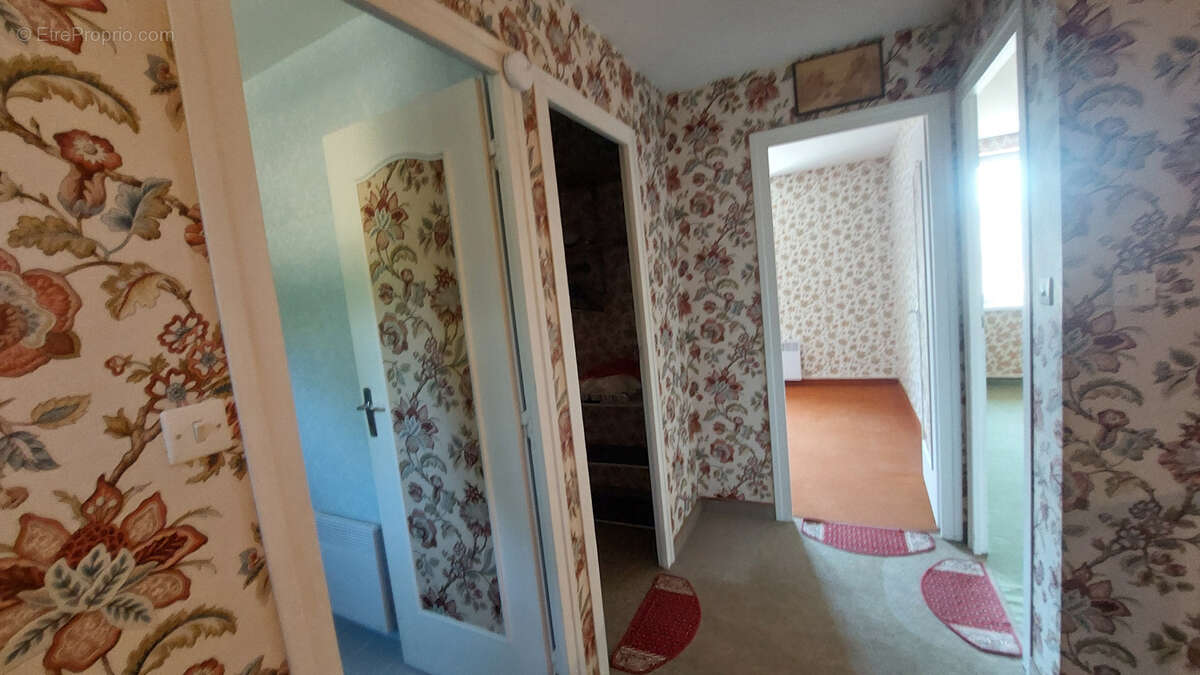 Maison à SAINT-JULIEN-BOUTIERES