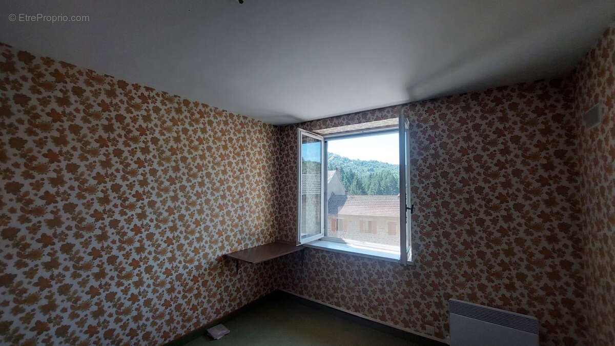 Maison à SAINT-JULIEN-BOUTIERES