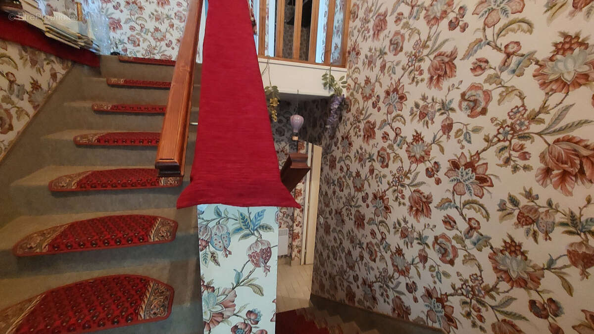 Maison à SAINT-JULIEN-BOUTIERES