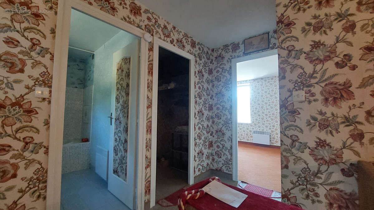 Maison à SAINT-JULIEN-BOUTIERES