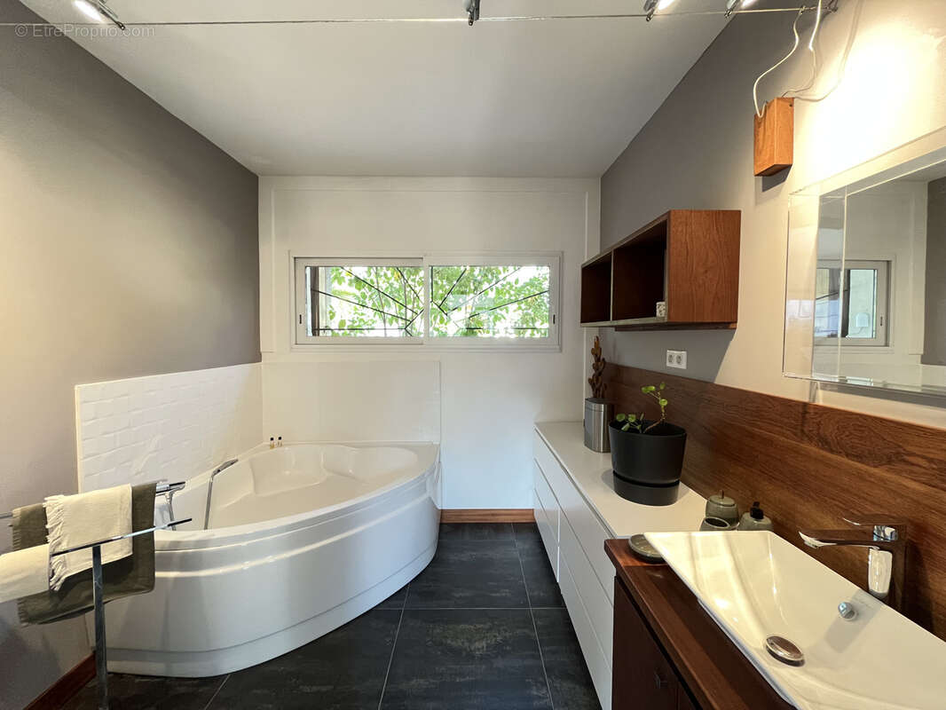 Commerce à ROUGIERS