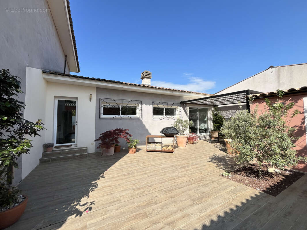 Commerce à ROUGIERS