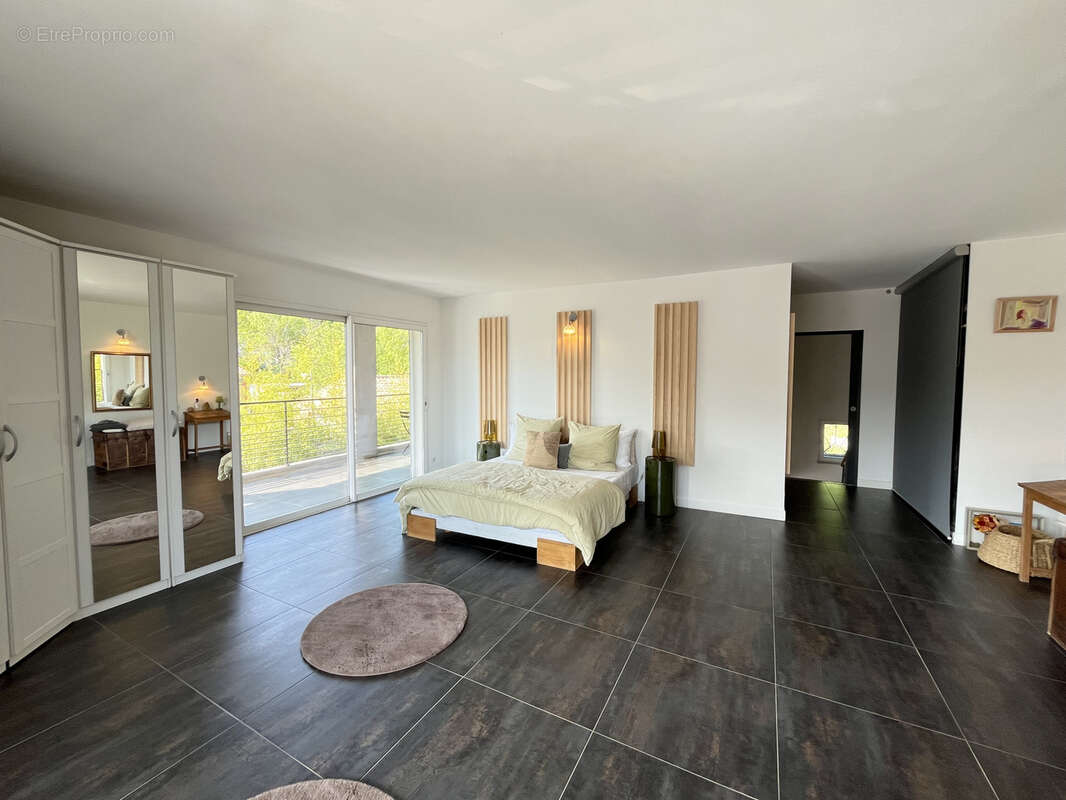 Commerce à ROUGIERS