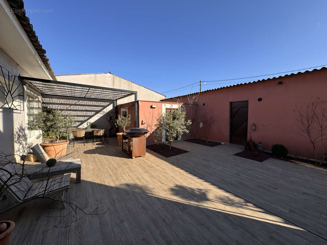 Commerce à ROUGIERS