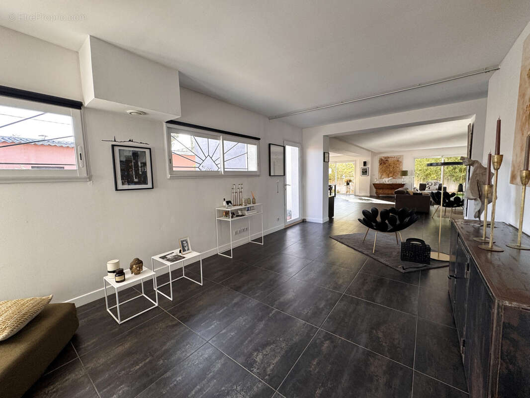 Commerce à ROUGIERS