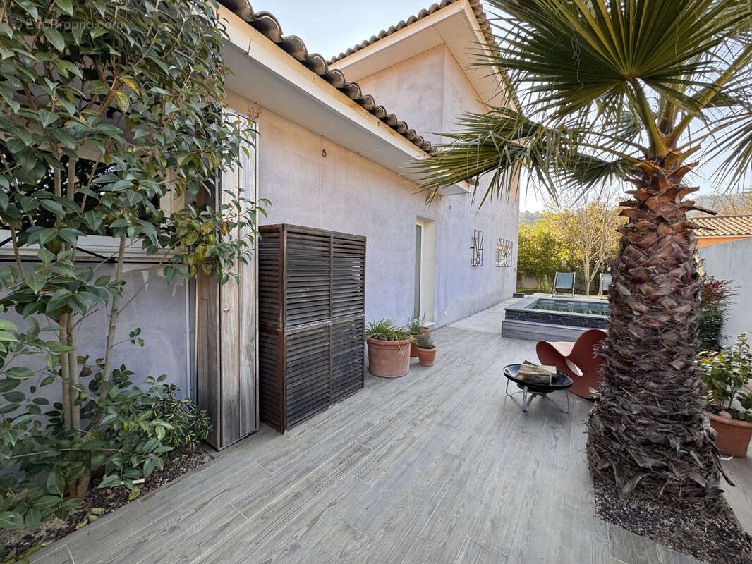 Commerce à ROUGIERS