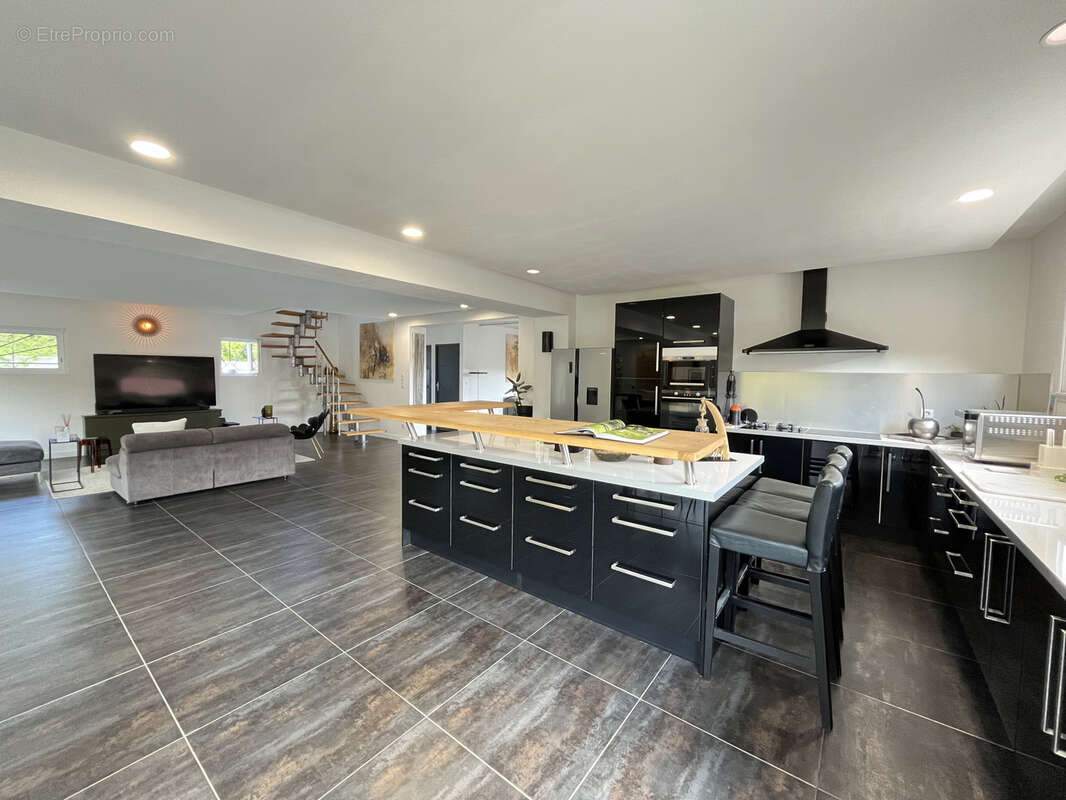 Commerce à ROUGIERS