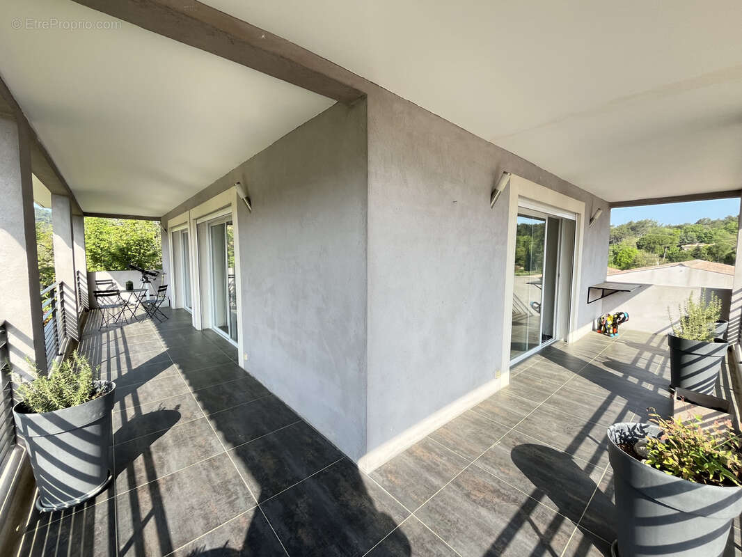 Commerce à ROUGIERS