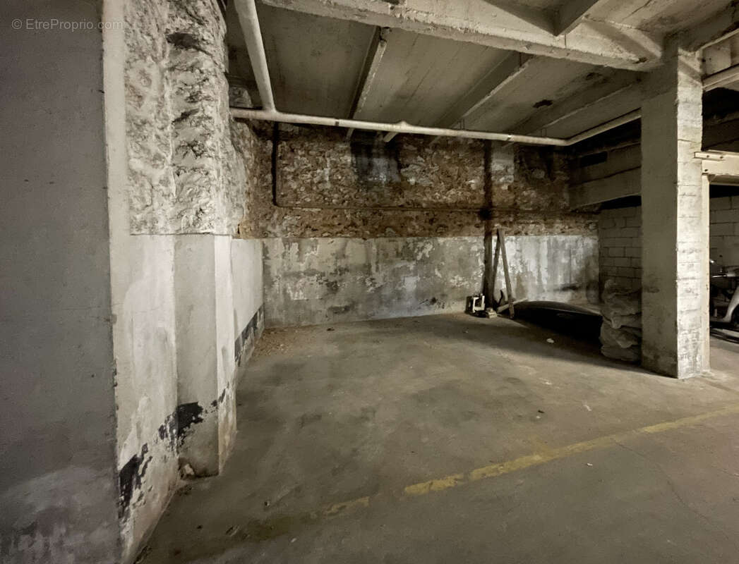 Parking à NEUILLY-SUR-SEINE