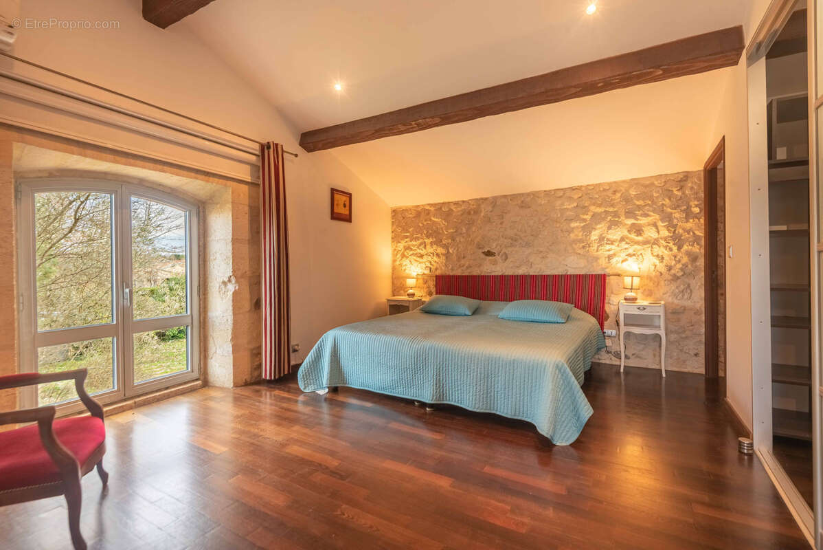 Maison à FARGUES-SAINT-HILAIRE