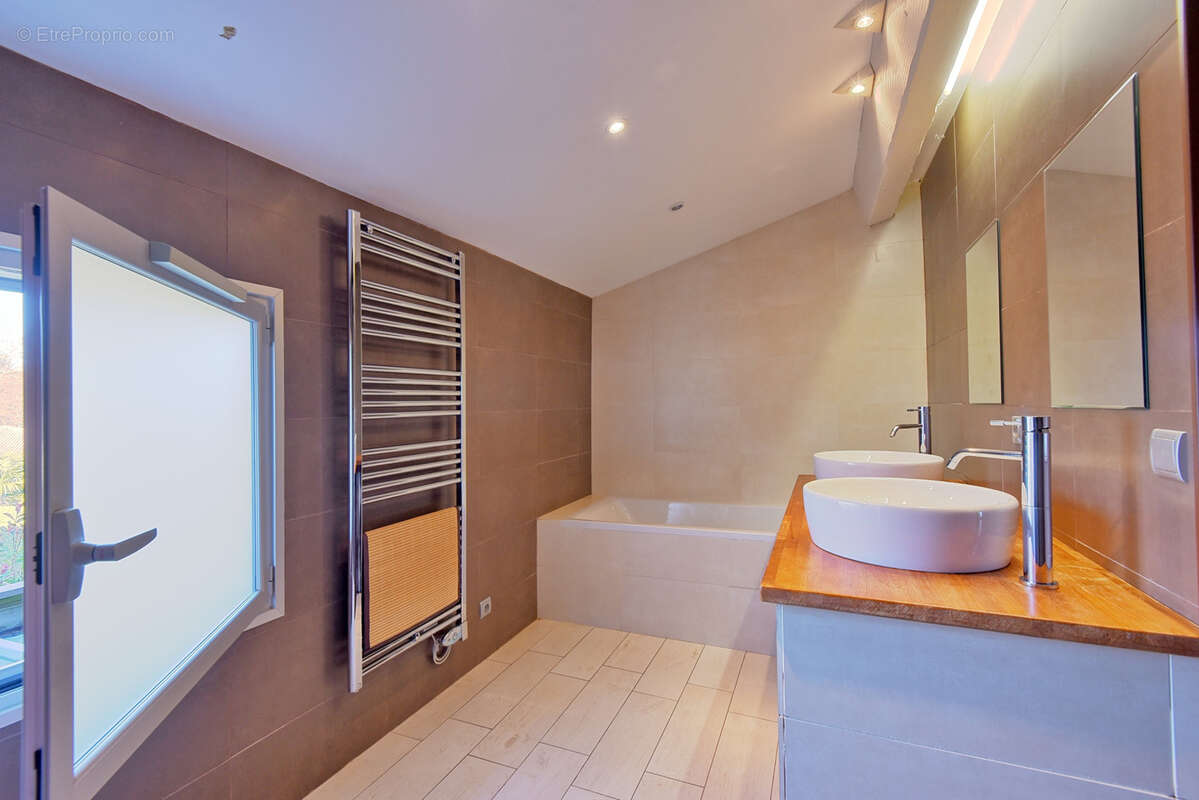 Maison à FARGUES-SAINT-HILAIRE