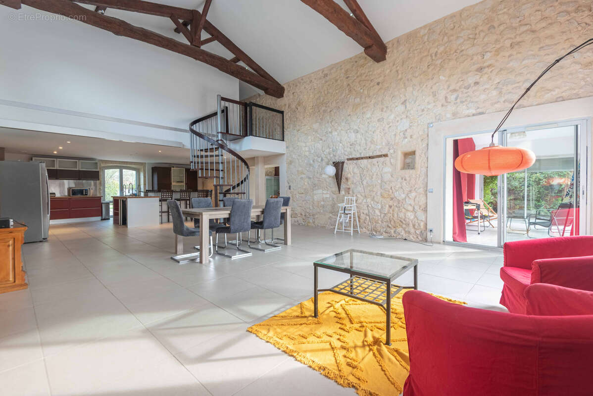 Maison à FARGUES-SAINT-HILAIRE