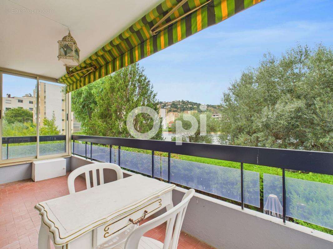 Appartement à MANDELIEU-LA-NAPOULE