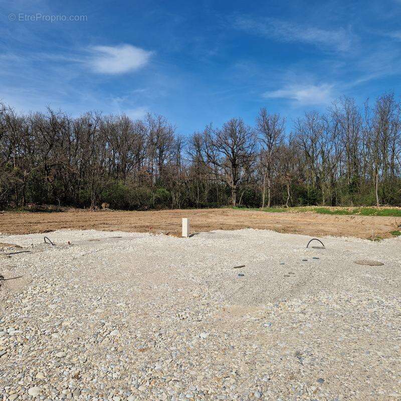 Terrain à ROUSSILLON