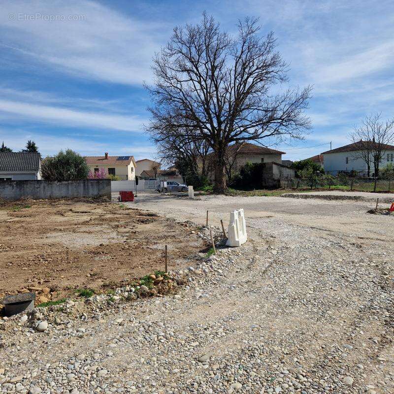 Terrain à ROUSSILLON