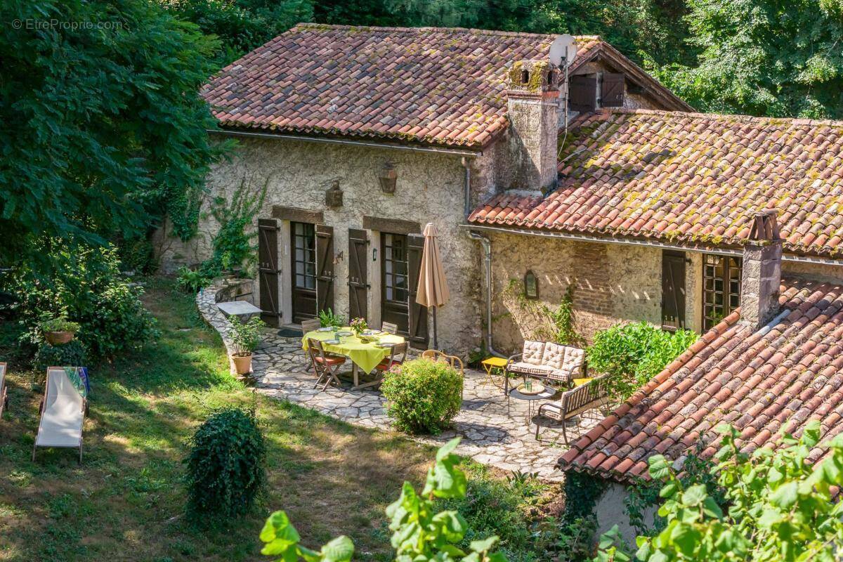 Maison à SAINT-PAUL-DE-SERRE