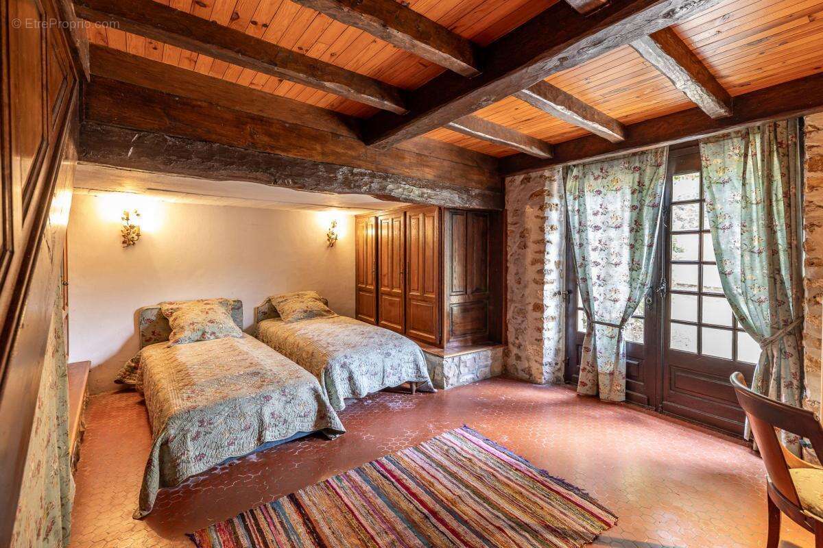 Maison à SAINT-PAUL-DE-SERRE