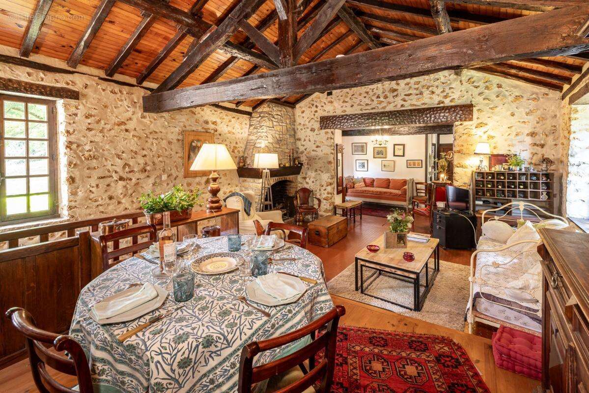 Maison à SAINT-PAUL-DE-SERRE