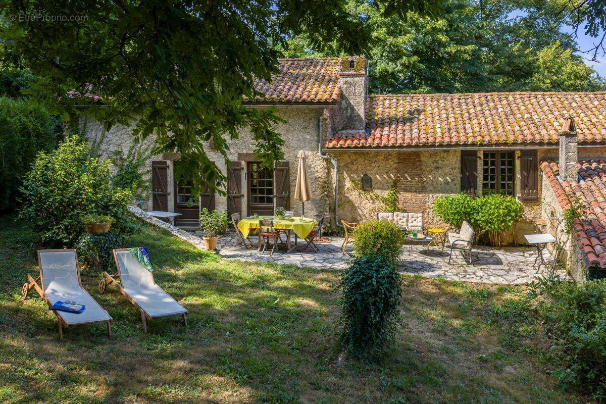 Maison à SAINT-PAUL-DE-SERRE