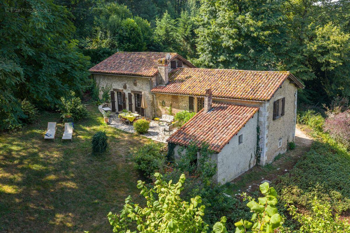 Maison à SAINT-PAUL-DE-SERRE
