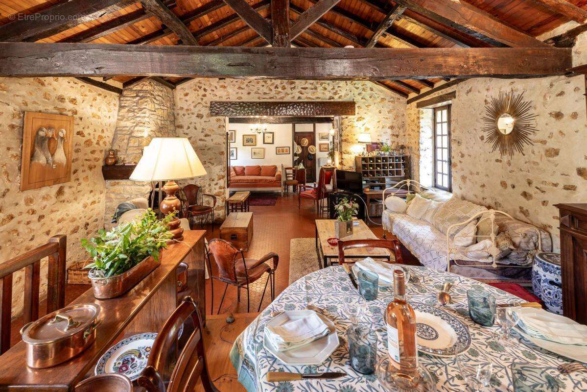 Maison à SAINT-PAUL-DE-SERRE