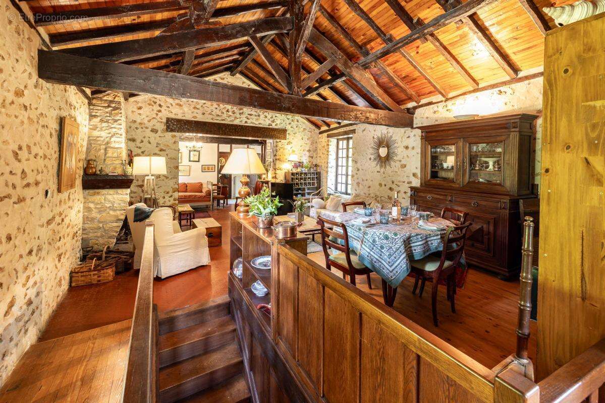 Maison à SAINT-PAUL-DE-SERRE