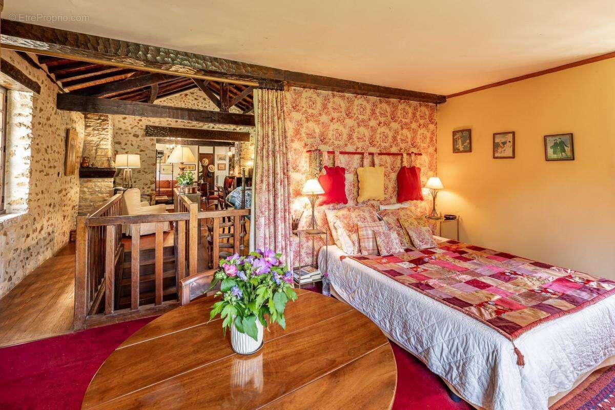 Maison à SAINT-PAUL-DE-SERRE