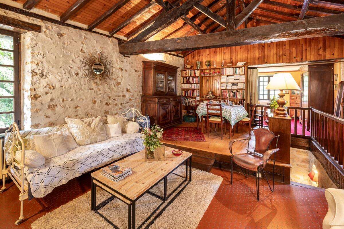 Maison à SAINT-PAUL-DE-SERRE