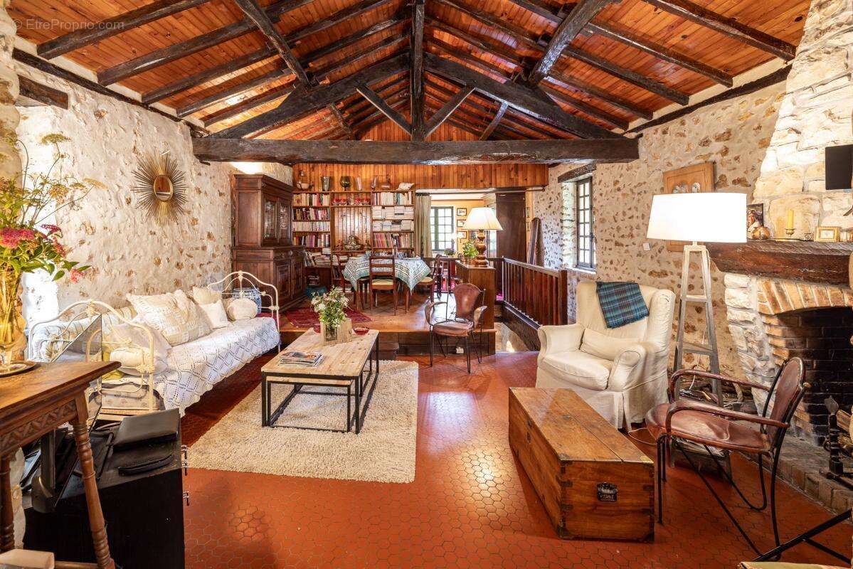 Maison à SAINT-PAUL-DE-SERRE