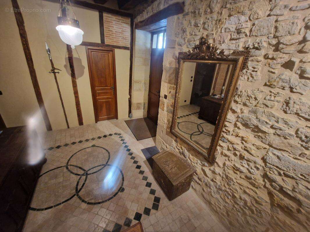 Maison à TERRASSON-LAVILLEDIEU