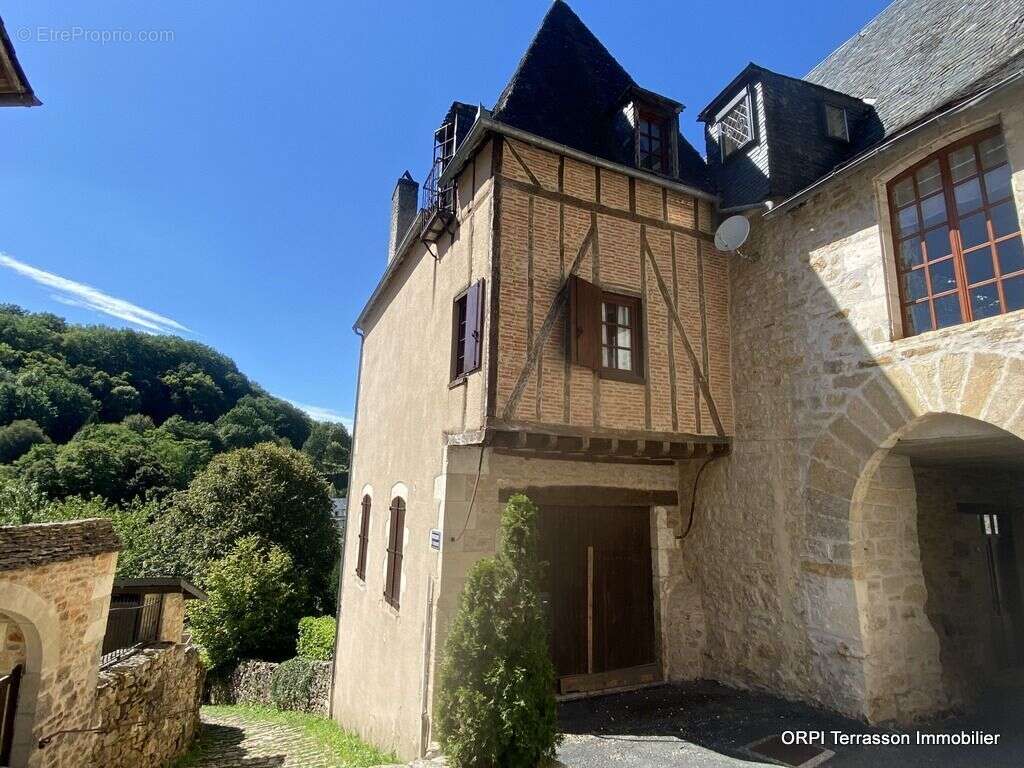 Maison à TERRASSON-LAVILLEDIEU