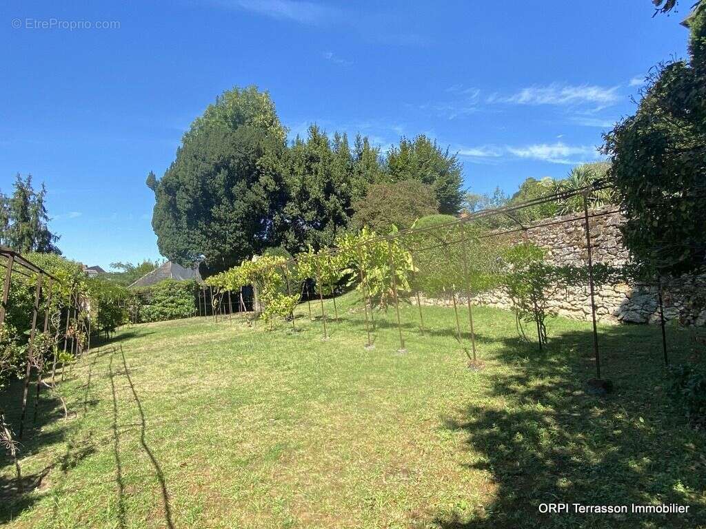Maison à TERRASSON-LAVILLEDIEU