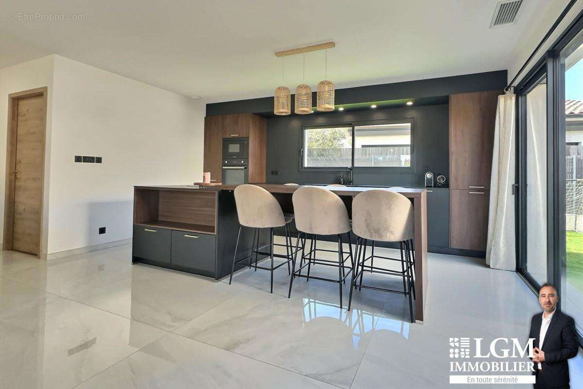 Maison à SAINT-BRES