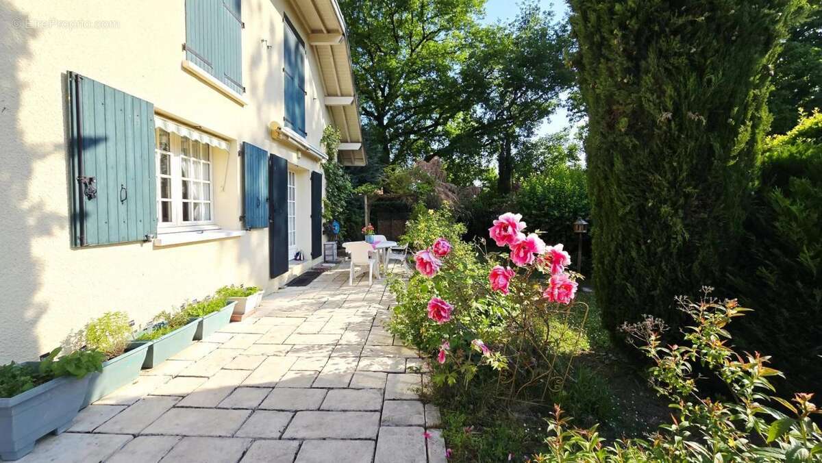 Maison à CHENS-SUR-LEMAN