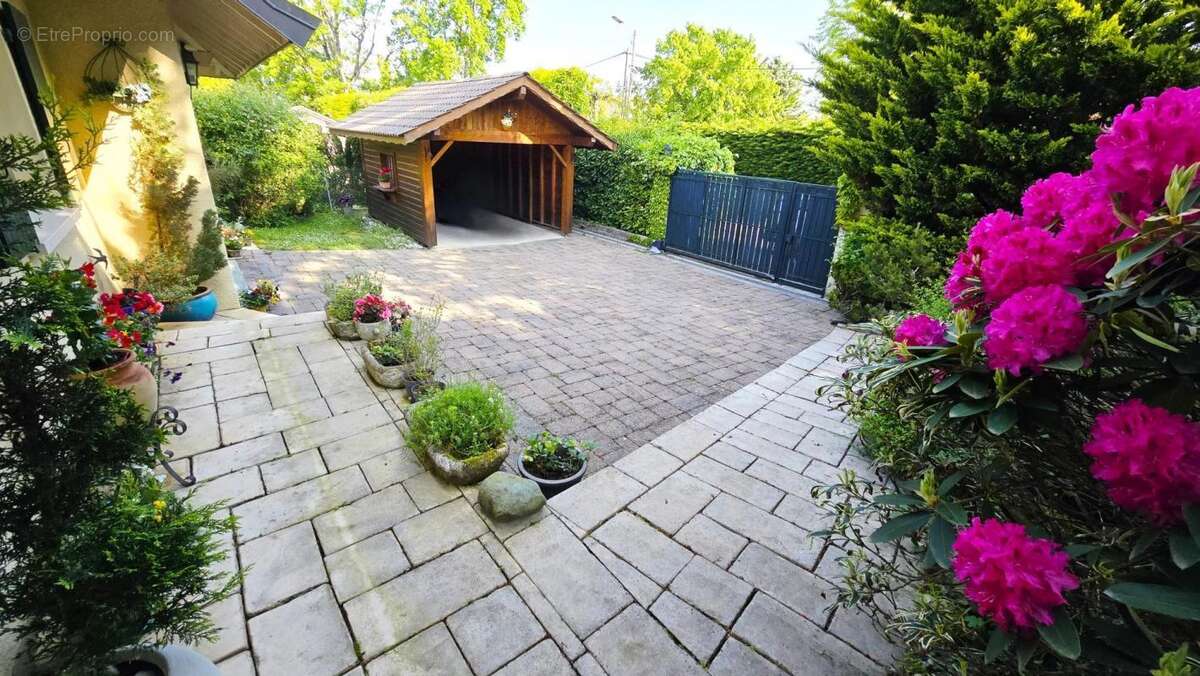 Maison à CHENS-SUR-LEMAN